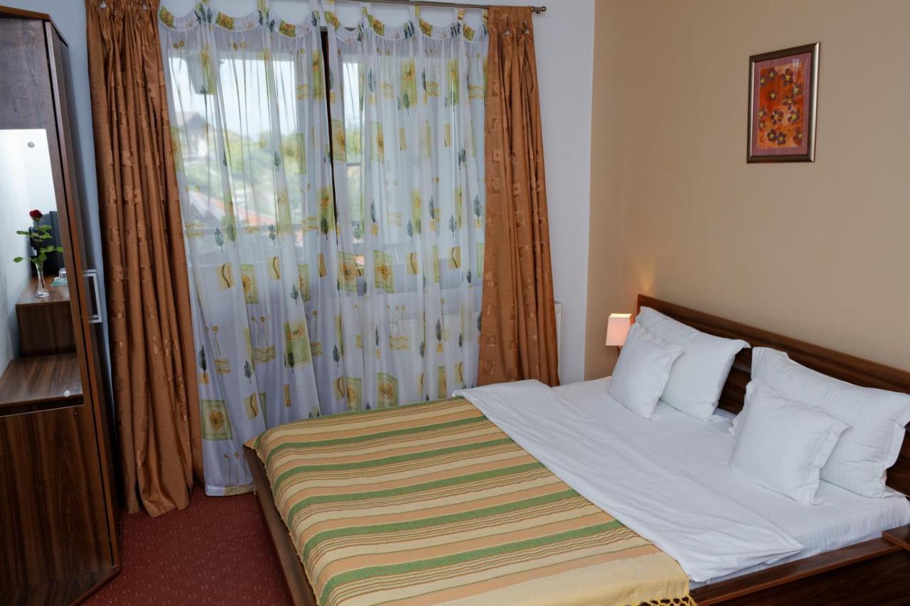 Stejeris 3* Brașov